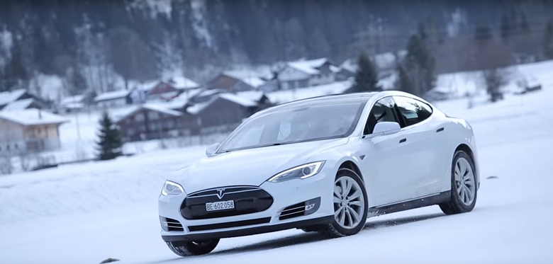Это уже ближе к нашей зиме: старенькую Tesla Model S проверили при температуре от -30 до -35 °С