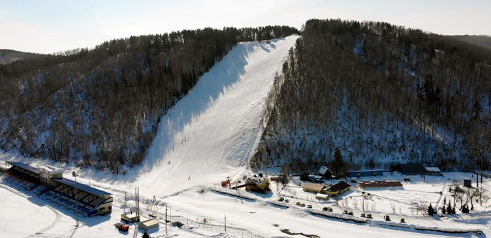 В Горно-Алтайске прошли соревнования по горным лыжам среди трудовых коллективов