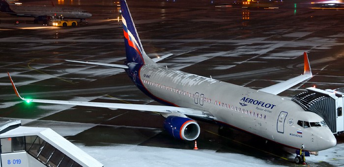 «Боинг», летевший из Москвы в Горно-Алтайск, совершил аварийную посадку в Омске