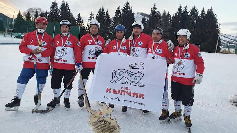 Первый переходящий кубок Республики Алтай по хоккею с мячом прошел в Усть-Кане